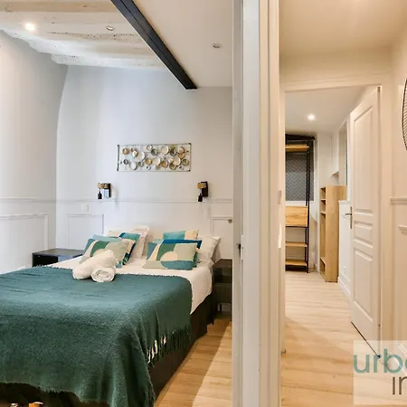 Urban Flat 44 - Chenier *